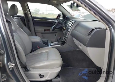 2007 Chrysler 300C из США, поврежденный, VIN 2C3LK63H87H827573